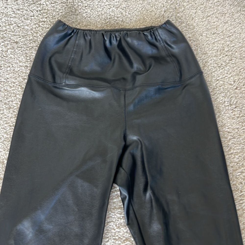 Aritzia Daria Leggings View 6